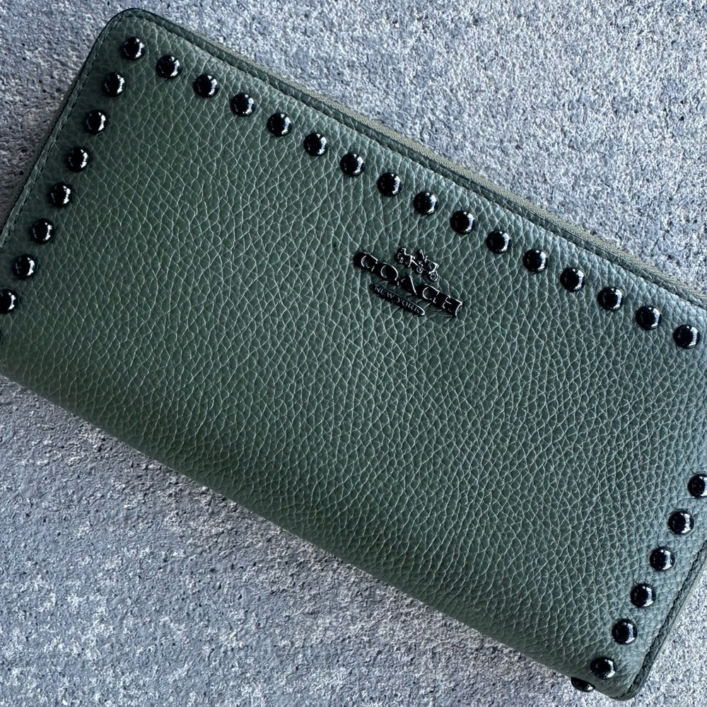 Coach Rivet Accordion Zip Around Wallet Olive NWOT